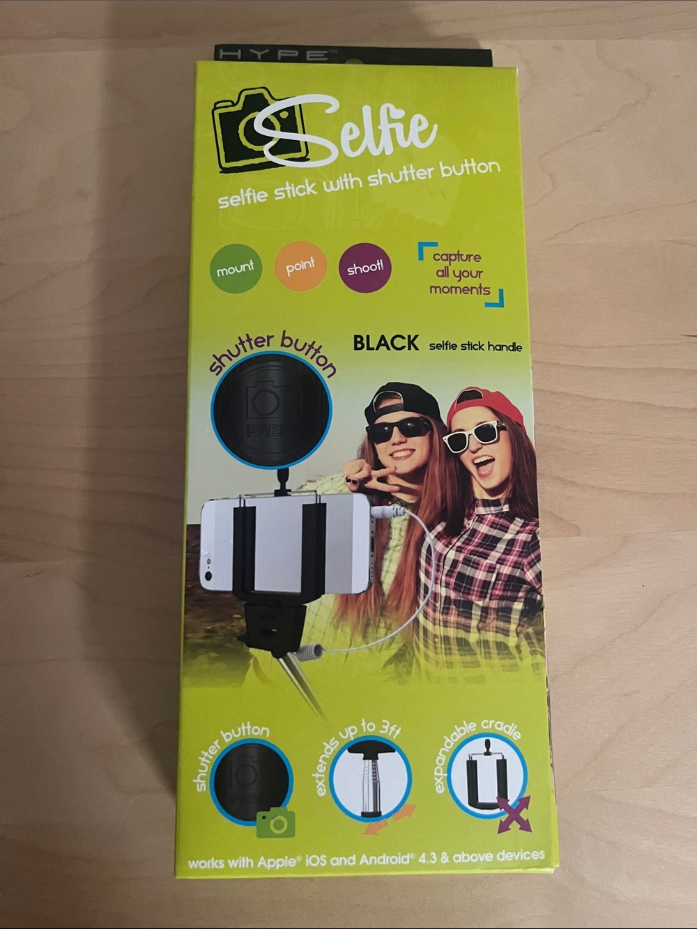 7/$20 NIB Selfie Selfie Stick with Shutter Button - Black